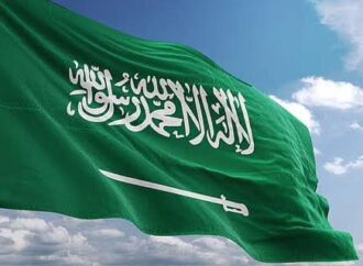 دائما نتطلع الى السعودية باعتبارها الأخ الأكبر للبنان إذ كانت خير سند له في شدائده الكثيرة، لذا أفرحنا الإعلان عن نيتها اتخاذ خطوات وشيكة لتعزيز العلاقات التجارية بين البلدين، من منطلق أن حكومتنا وقوى الأمن أظهرت كفاءة في الحد من تهريب المخدرات خلال الأشهر القليلة الماضية. وفي هذه الأيام الصعبة، وسط السيناريوهات المتشائمة للبنان، يأتي هذا الإعلان ليرفع روح التفاؤل عند اللبنانيين بأنهم ليسوا متروكين وحدهم وسط العواصف وأن يد “مملكة الخير” ممدودة لهم في كل ما ينفع استقرارهم السياسي والاقتصادي، طالما التزمنا بمنع استخدام بلدنا منصة لتهديد أمن الأخوة العرب.‫#لبنان‬ ‫#السعودية‬ ‫#المملكةالعربيةالسعودية‬ ‫#إيهاب_مطر‬